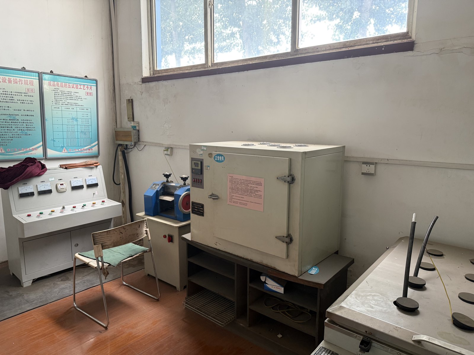 Testing equipment and chamber in the Zhongde quality room